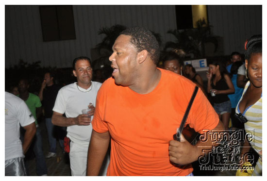 swankys_glow_foam_fete_apr30-060