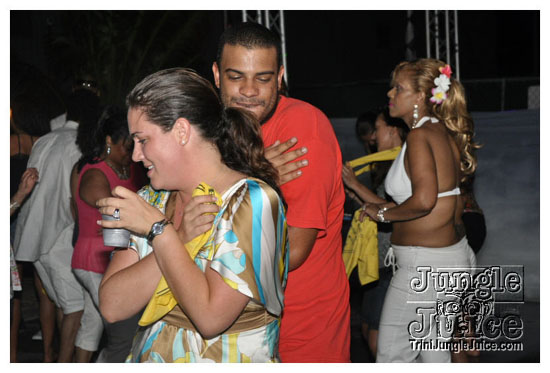 swankys_glow_foam_fete_apr30-097