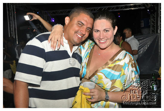 swankys_glow_foam_fete_apr30-101