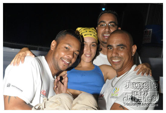 swankys_glow_foam_fete_apr30-111