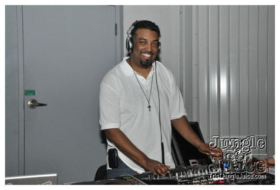 swankys_glow_foam_fete_apr30-117