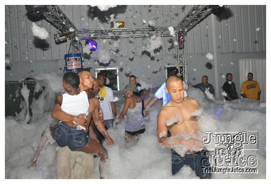 swankys_glow_foam_fete_apr30-150