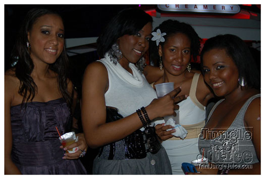 the_hills_2009_dec26-091