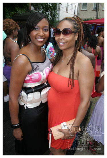 under_the_trees_july4-007