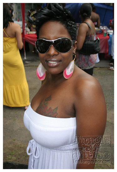 under_the_trees_july4-008