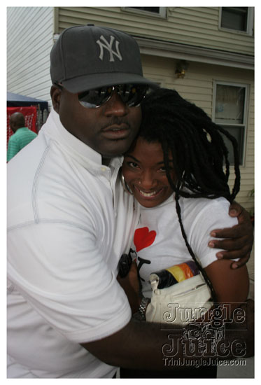 under_the_trees_july4-010