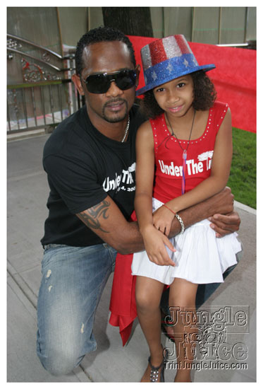 under_the_trees_july4-012