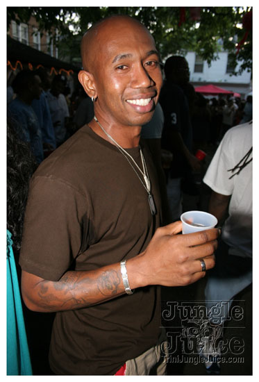 under_the_trees_july4-018