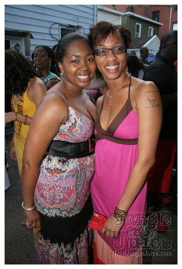 under_the_trees_july4-019