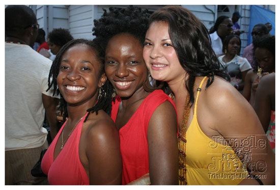 under_the_trees_july4-020