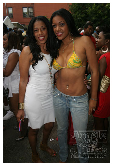 under_the_trees_july4-022