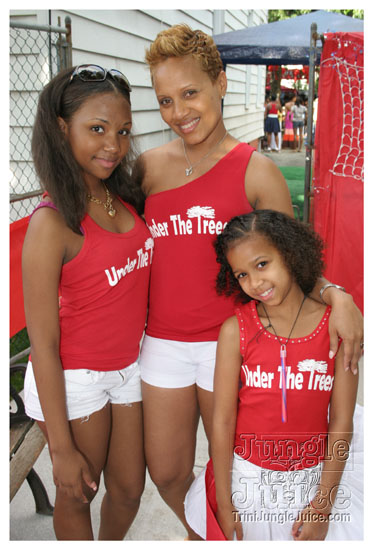 under_the_trees_july4-029