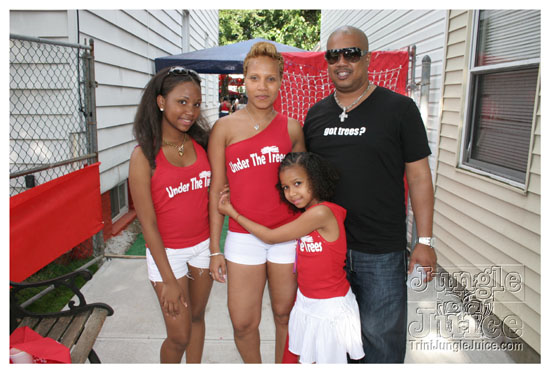 under_the_trees_july4-030