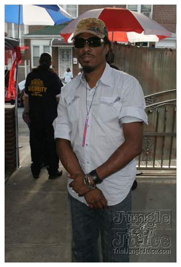 under_the_trees_july4-037