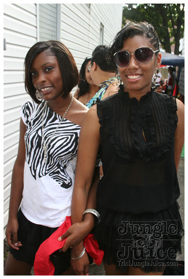 under_the_trees_july4-040