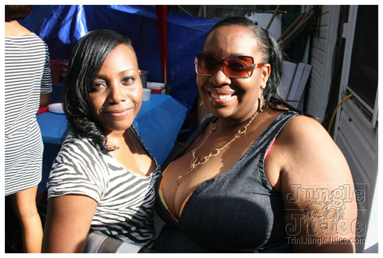 under_the_trees_july4-041