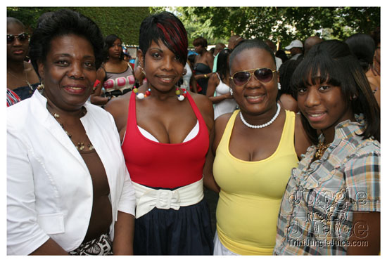 under_the_trees_july4-042