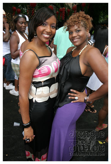 under_the_trees_july4-046