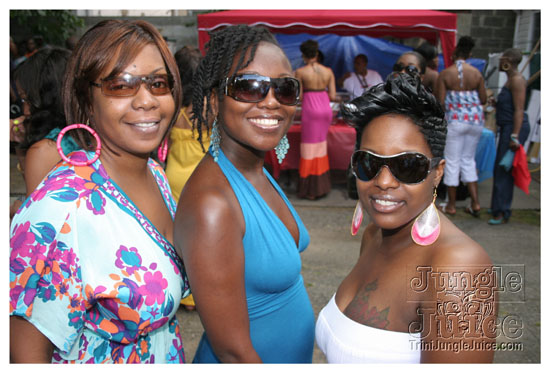 under_the_trees_july4-047