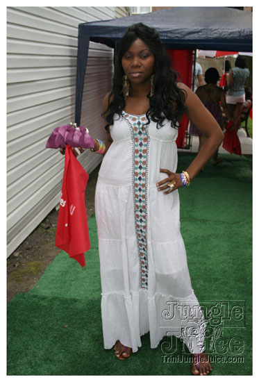 under_the_trees_july4-056