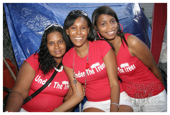 under_the_trees_july4-073