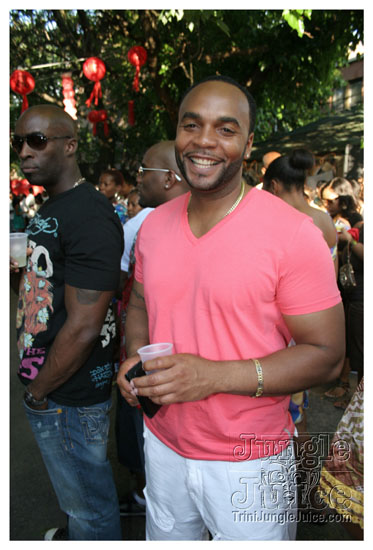 under_the_trees_july4-086