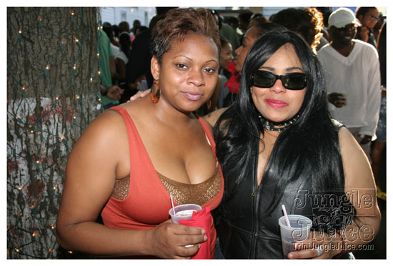 under_the_trees_july4-093