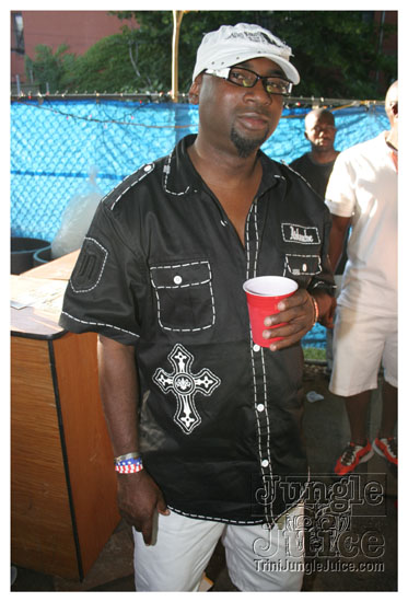 under_the_trees_july4-097