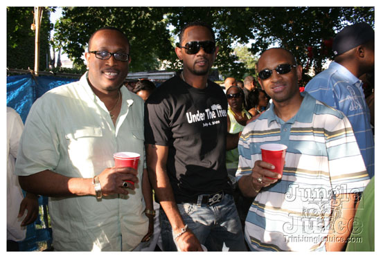 under_the_trees_july4-098