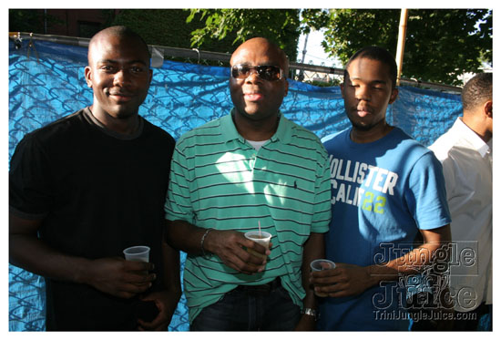 under_the_trees_july4-102