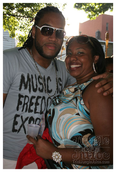 under_the_trees_july4-113