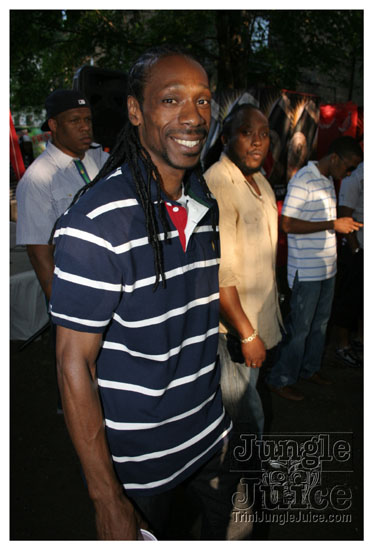 under_the_trees_july4-122