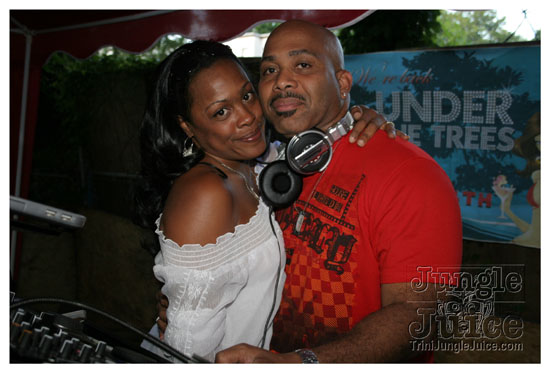 under_the_trees_july4-125