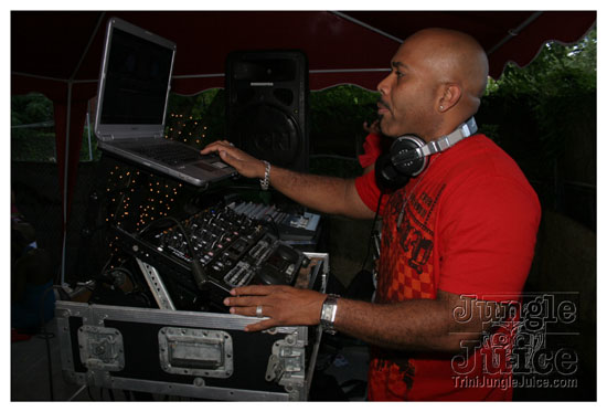 under_the_trees_july4-126