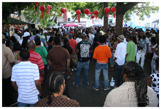 under_the_trees_july4-128