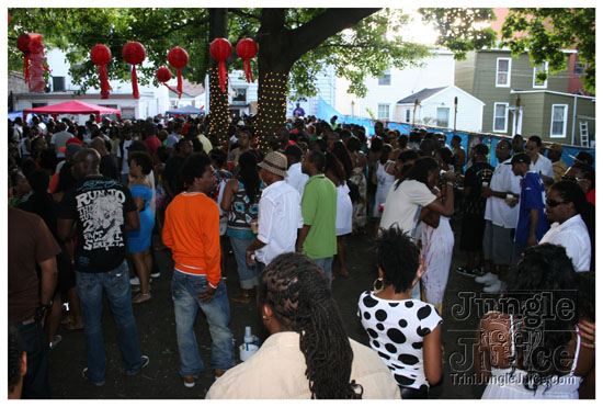 under_the_trees_july4-129