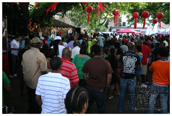 under_the_trees_july4-130