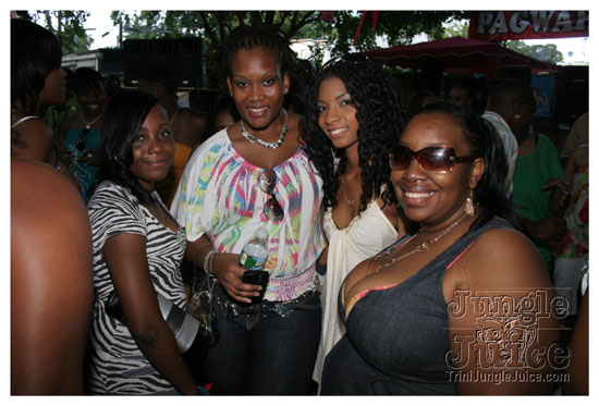 under_the_trees_july4-135