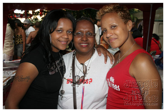 under_the_trees_july4-146