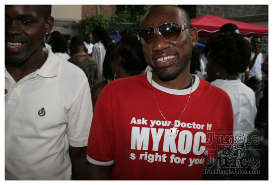 under_the_trees_july4-152