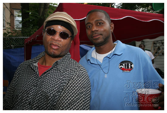 under_the_trees_july4-155