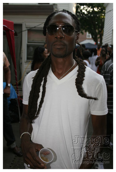 under_the_trees_july4-156