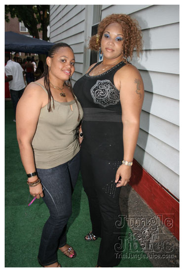 under_the_trees_july4-158