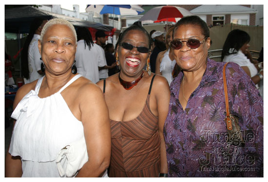 under_the_trees_july4-163