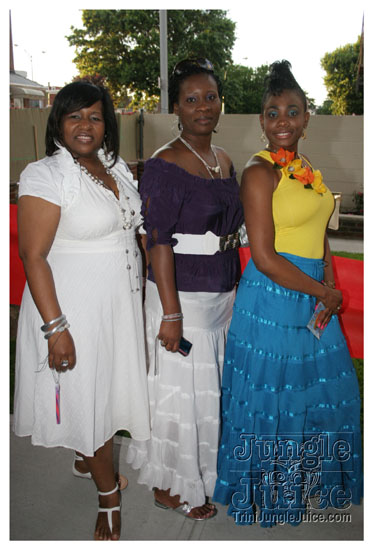 under_the_trees_july4-164