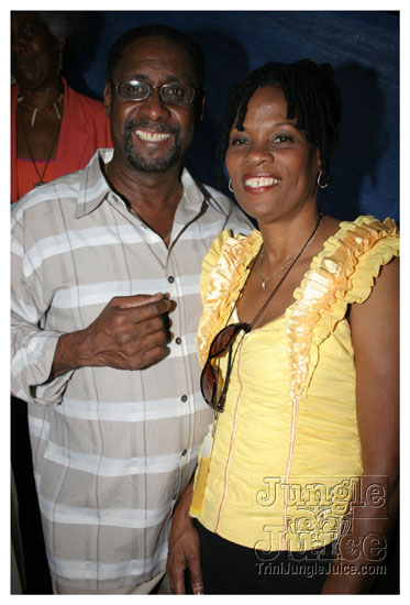 under_the_trees_july4-196