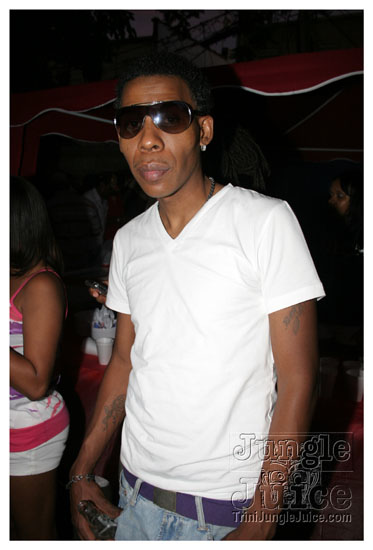 under_the_trees_july4-198