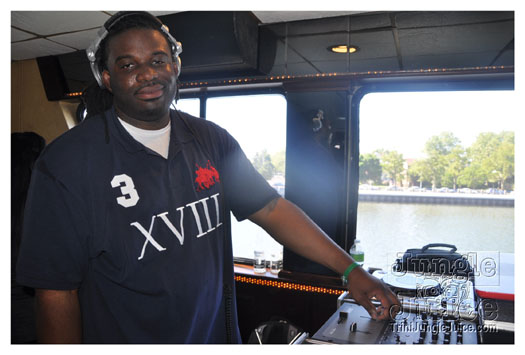 basic_madness_boatride_july-003