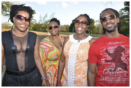 beach_house_carnival_2010_pt1-024