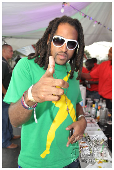 beach_house_carnival_2010_pt1-035